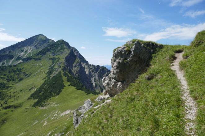 Schöner Wegverlauf zur Einsattelung an der Krenspitze