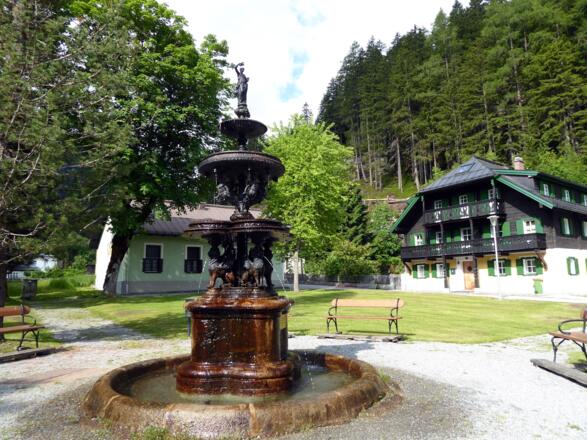 Der Gusseisenbrunnen in Alt-Böckstein ist der älteste seiner Art in Europa.