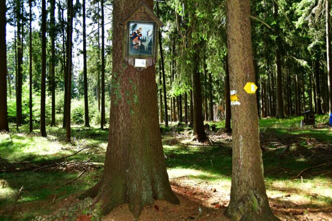 Zahlreiche Marterl und Bildstöcke begleiten uns auf dieser Rundwanderung