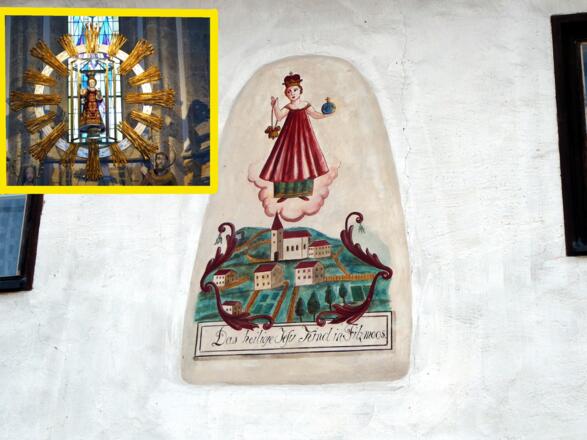 Das Fresko des Filzmooser Kindls an der Fassade  vom Hof Vorderrußegg und das Original in der Wallfahrtskirche Filzmoos.