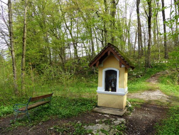 Ein Platz zum Ausrasten, kurz nach dem Hof Oberschattein.