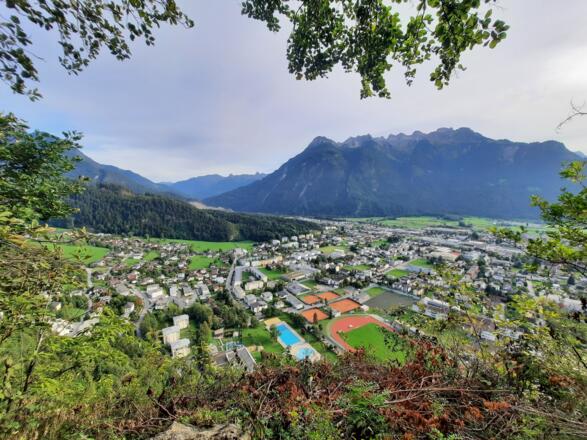 Blick hinunter Richtung Val Blu und Stadion