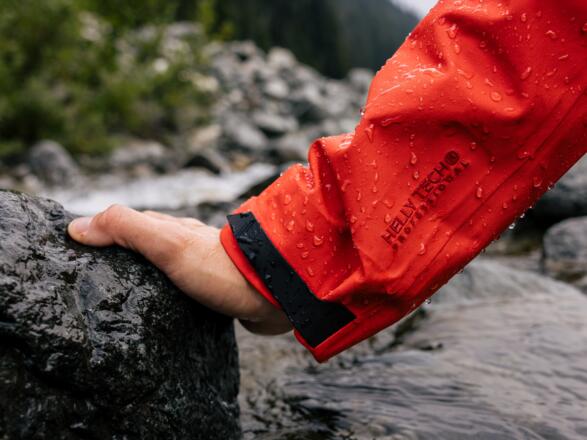 Unterwegs mit der Odin 9 Worlds 2.0 Outdoor Shell Jacke von Helly Hansen