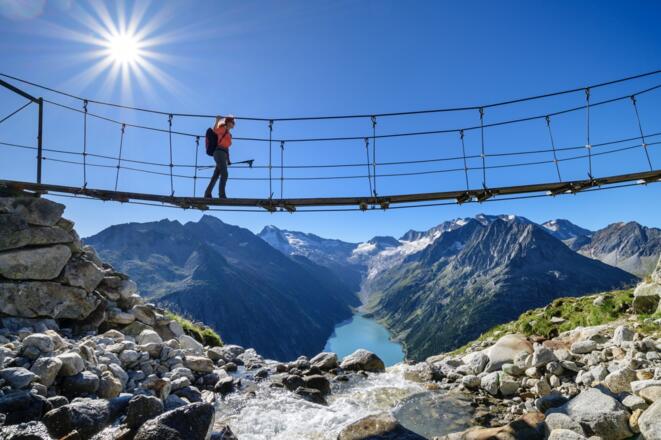 Berühmt & berüchtigt: Die oft fotografierte Hängebrücke über dem Alelebach