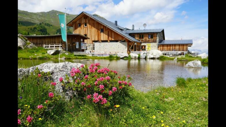 Lizumer Hütte (2.019m) in den Tuxer Alpen