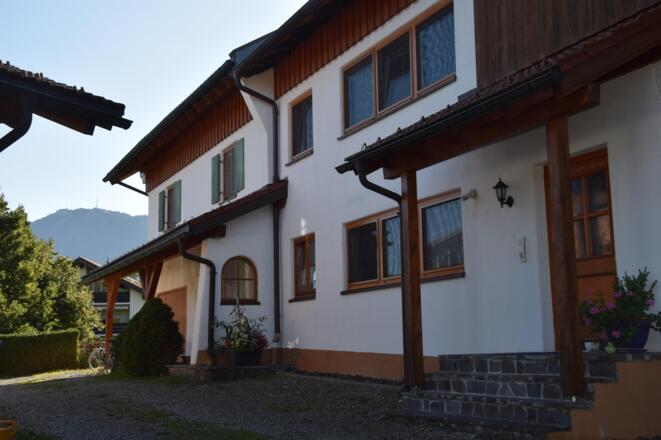 Ferienwohnung mit Grünten im Hintergrund