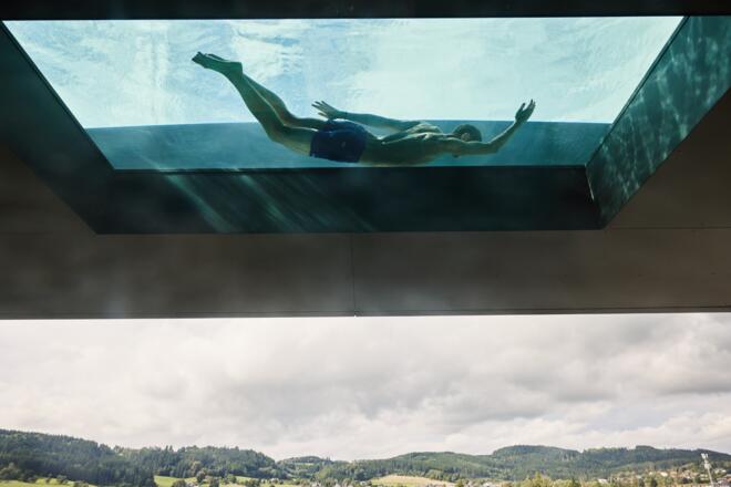 Glasboden vom Freigold Sky-Pool