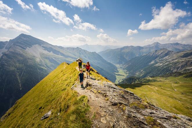 Am Etschlsattel vor dem Hannoverhaus mit tollem Panoramablick.