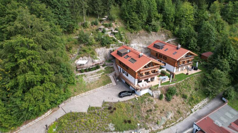 schöne Anlage direkt am Hang