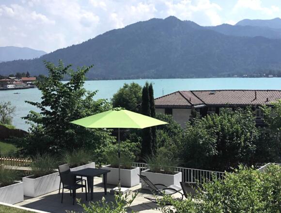 Ausblick von der eigenen Terrasse auf den See