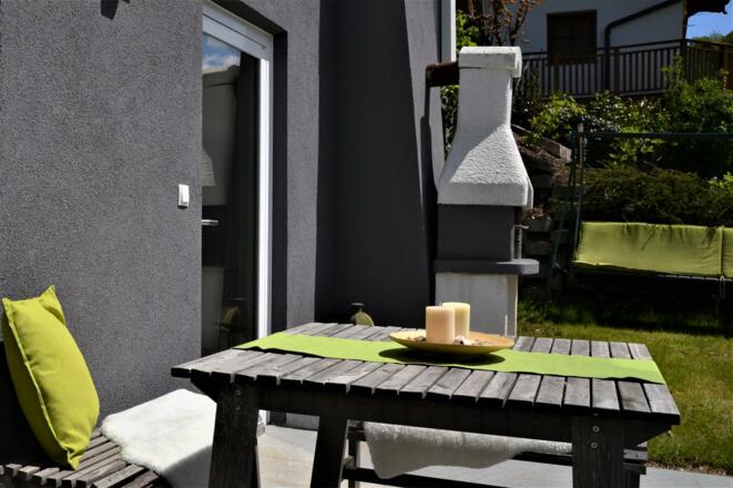 Terrasse mit Außengrill FeWo Garten