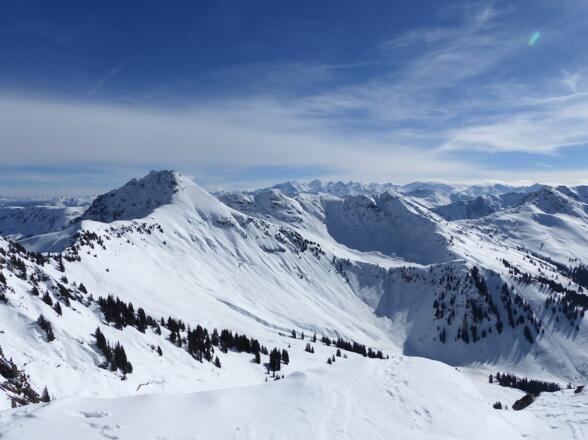 Am Gipfel des Gr. Gebra genießt man einen herrlichen Blick hinüber zum Bischof.