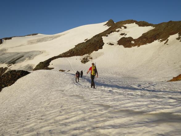 Auf ca. 2900 m, links der Grüblferner (in den Stubaier Alpen werden Gletscher als Ferner bezeichnet).