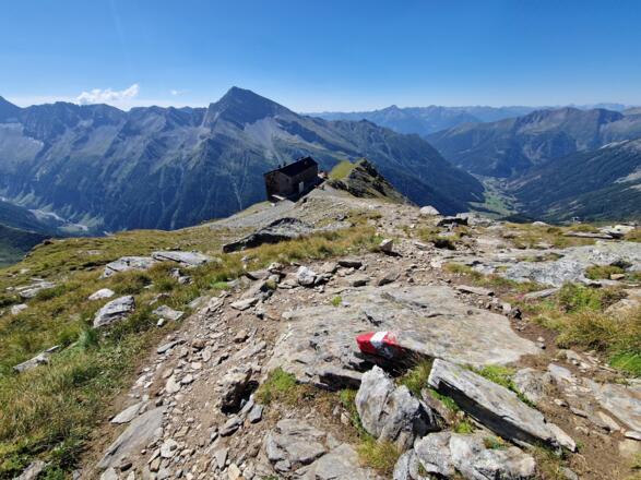 Ab der Bergstation erreichen wir das Hannoverhaus nach ca. 10 Gehminuten.