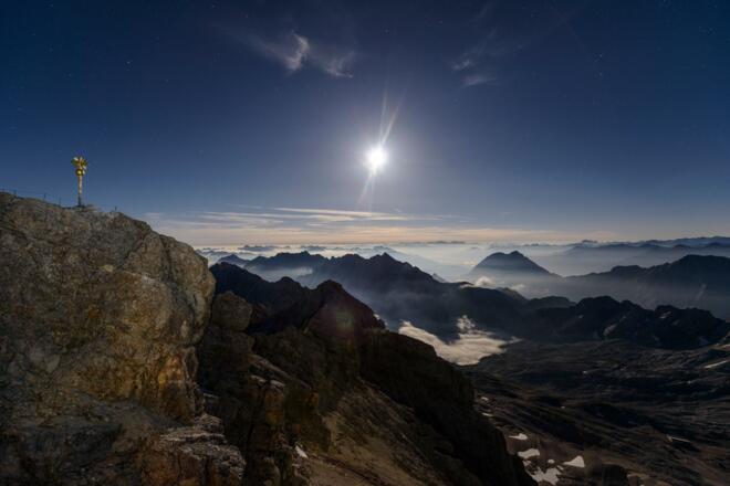 Zugspitze bei Vollmond
