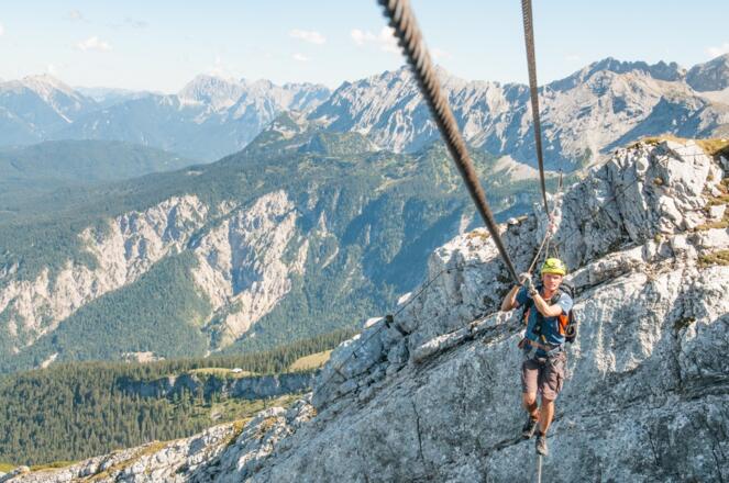 Die Seilbrücke zum Abschluss: Auf solche Spielereien haben die Erbauer ansonsten verzichtet.