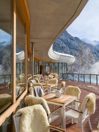 Vivea Hotel Umhausen im Winter / Terrasse