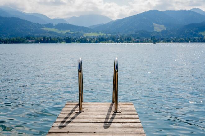 Steg direkt vor dem Haus