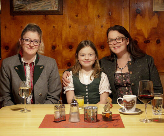 Portrait_Dreimaederlhaus_100x1200px_Homepage