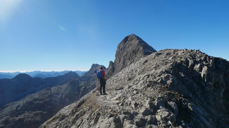 Blick vom Heilbronner Weg nach Südwesten hinüber zum Bockkarkopf
