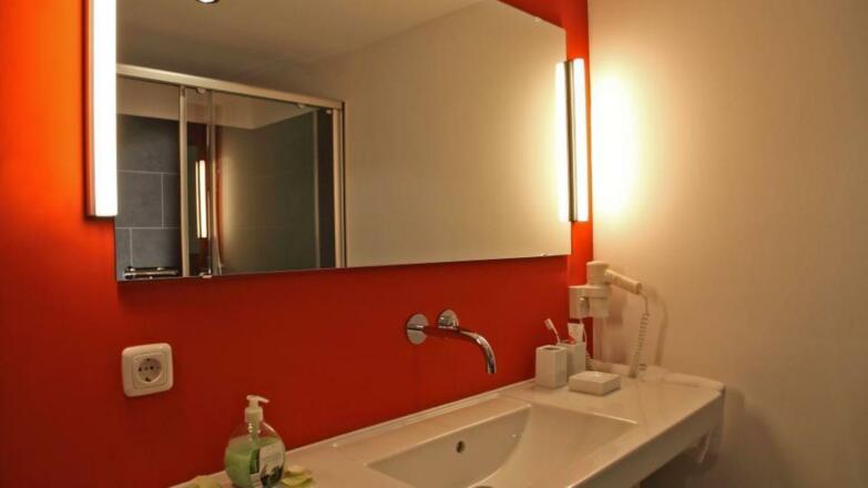 Appartement "Auenfeld" das  Bad mit Dusche und WC