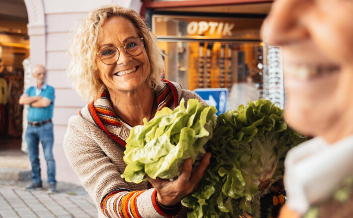 Frischer Salat auf dem Berchtesgadener Wochenmarkt