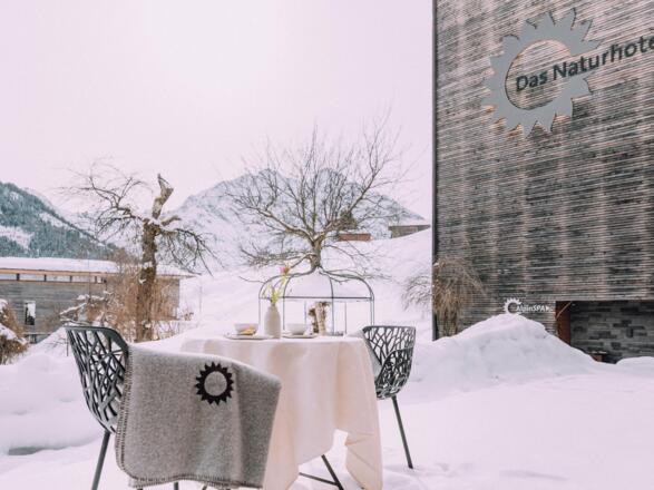 Naturhotel Chesa Valisa Terrasse Winter beheizt