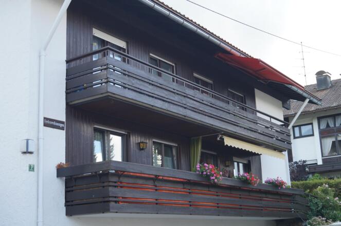 Balkon mit Sonnenschutz