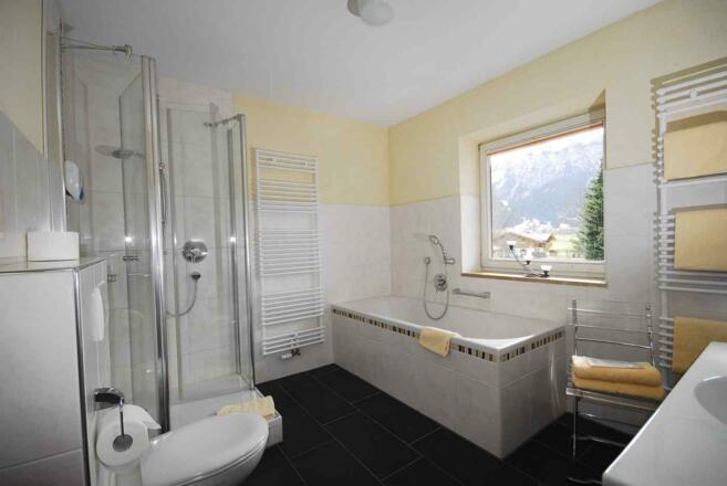 Schlosszimmer Bad 1 - Kopie