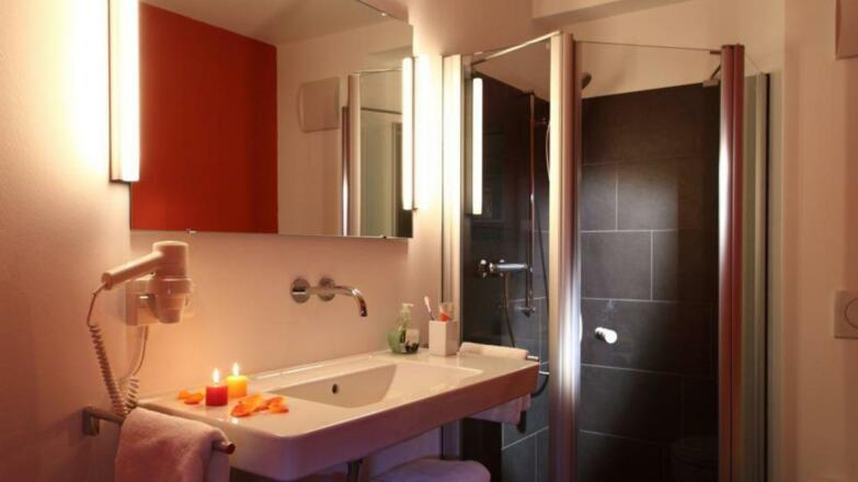 Bad mit WC und Dusche Wohnung "Hochalp"