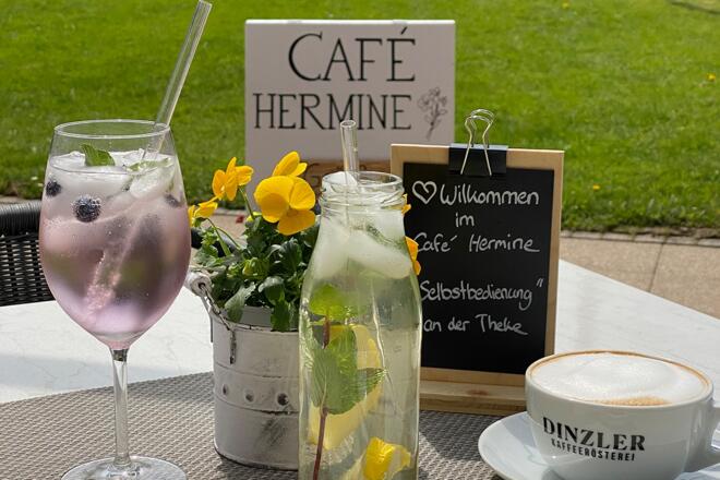 Herzlich Willkommen im Cafe Hermine