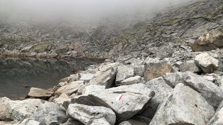Granitblöcke am Lago Premassone