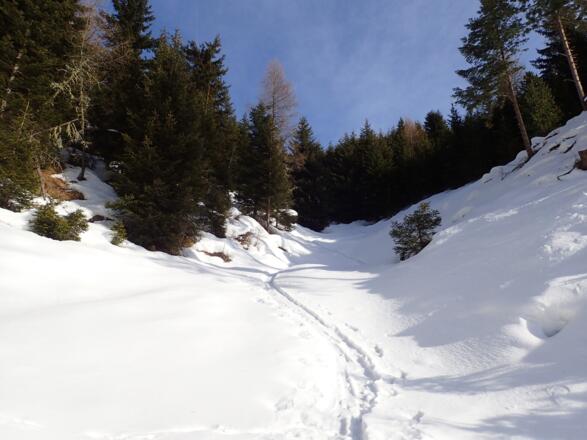 Weiter durch den Graben