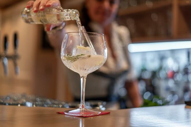 hubertus-bar-01669medium