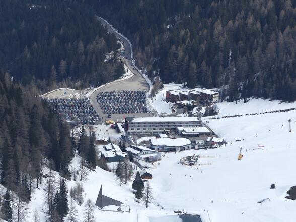 Parken in der Axamer Lizum ist nur noch gebührenpflichtig möglich.