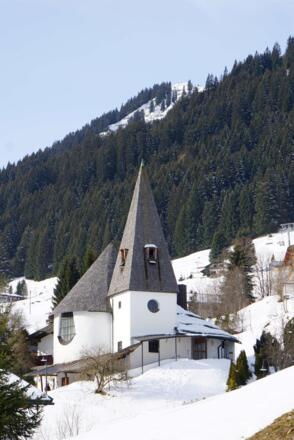 Evangelische Kreuzkirche Hirschegg Winter