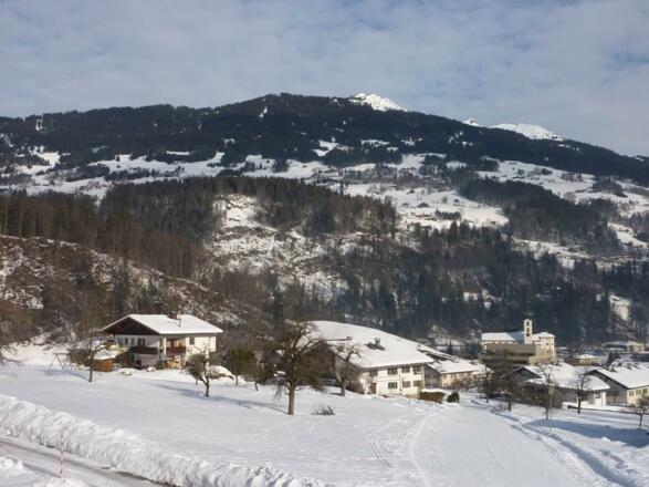 Blick auf die Talabfahrt vom Skigebiet "Golm"