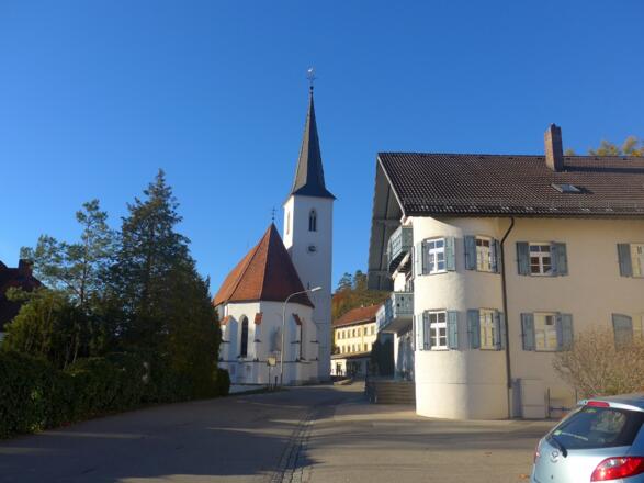 Ortsbild von Zeilarn mit Pfarrkirche