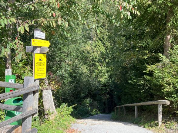 Mittlerer Höhenweg Inneralpbach - Alpbach, Achtung 30 % Gefälle auf Schotter!
