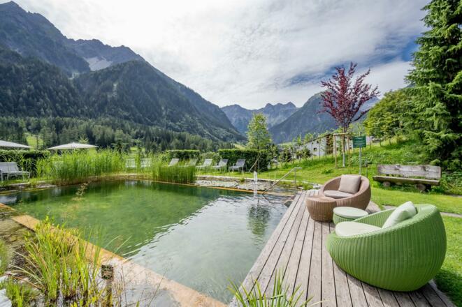 Garten mit Naturbadeteich