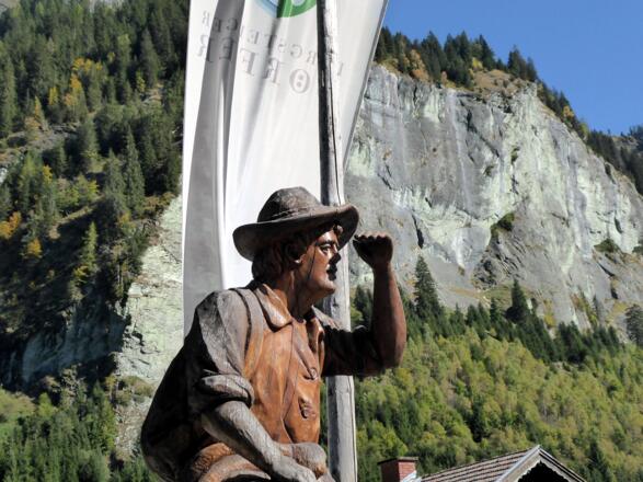 Angekommen im Bergsteigerdorf Hüttschlag. Und auch der Bus 540 kommt gleich um die Kurve gefahren.