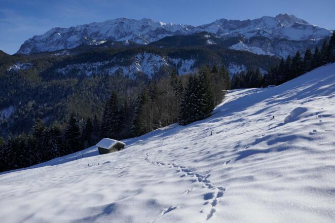 Blick auf den Wettersteinkamm mit den Dreitorspitzen