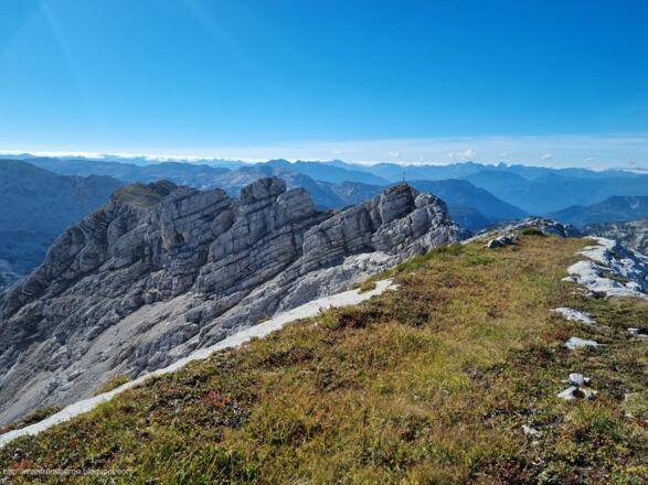 Kurz danach eine flache Wiesenfläche zum Rasten