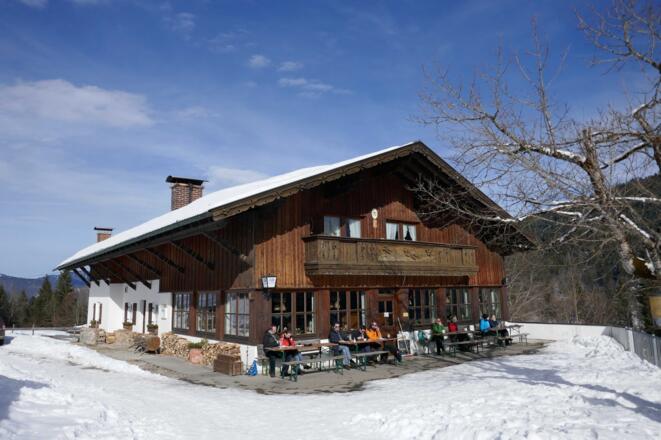 Die herrliche Sonnenterrasse der Partnachalm