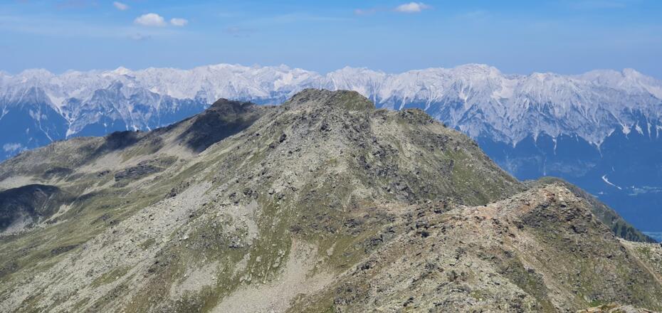 Blick zurück: Wo kommen wir her ... (mit Nordkette im Hintergrund)