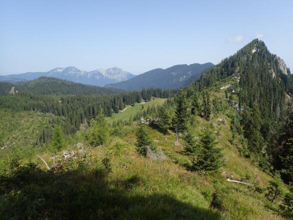 Karspitz, links im Hintergrund Staufenmassiv