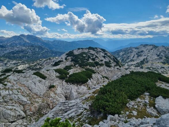 Typisches wegloses Totes Gebirge-Gelände. Zerklüftet, mühsam und langsam kommt man voran