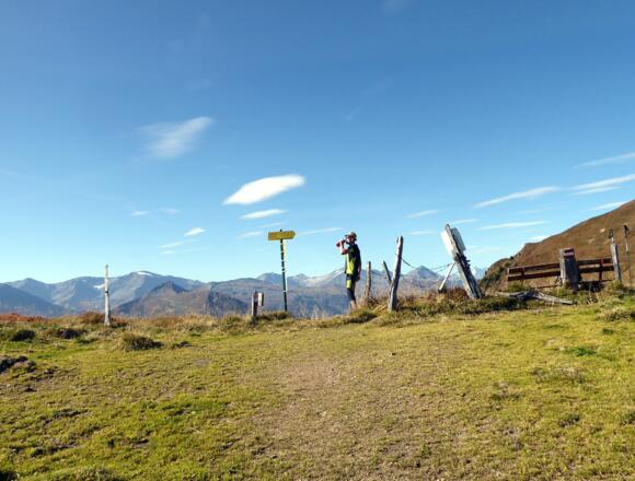 Trinkpause am höchsten Punkt der Wanderung auf der Toferer Scharte (2090 m).