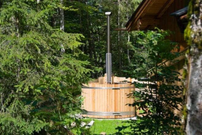 Jacuzzi im Garten - Wellness in der Natur