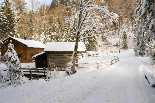 Ferienhaus am Tegernsee: Das Almhaus Webermohof im Winterfeeling